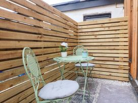 An outdoor area with a table and chairs at Trwyn Cam in Brynrefail near Llanberis