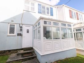 A conservatory with doors and windows at The Wool Pack in Tenby