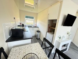 A kitchen with a sink and appliances at Chalet 62 California, Norfolk