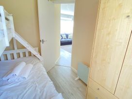 A bedroom with a bunk bed and towels at Chalet 62 California, Norfolk