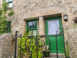 An entrance with a green door and stone wall at Ninevah in St. Ives