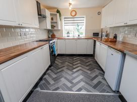 A kitchen with cabinets and appliances at Hen Fecws Rhoshirwaun near Sarn Meyllteyrn