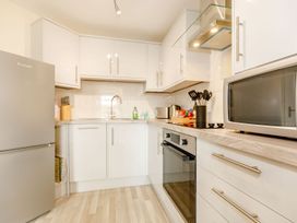A kitchen with appliances and a sink at Rails End