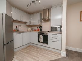 A kitchen with appliances and cabinets at Rails End in Whitby