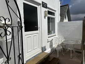 An outdoor area with a table and chairs at Treese Dale Lodge, Hayle