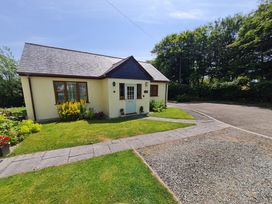 A house with a garden and pathway at Riverside cottage with otters near Tintagel