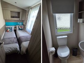 Beach holiday base with pool and kids' activities - Dorset - 1200453 - thumbnail photo 5