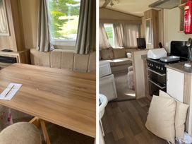 Pet-friendly lodge near Fistral Beach - Cornwall - 1200464 - thumbnail photo 2