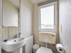 A bathroom with sink and toilet at Pet-friendly lodge near Fistral Beach, Fistral Beach, Newquay