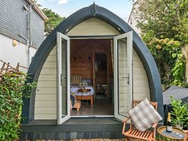 A pod with a bed and seating area at Peaceful pod with bay views, walk to 3 beaches St Ives