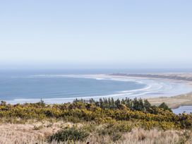 A scenic view of a beach and sea at Cabin 3 Cnoc na Naomh in Gortahawk