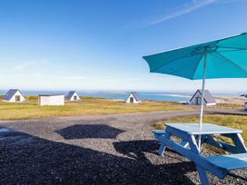 An outdoor area with picnic table and beach huts at Cabin 8 Inish Dumhaigh, Gortahawk
