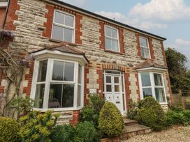 An exterior view of a house with windows and a door at Millmead House in Portesham