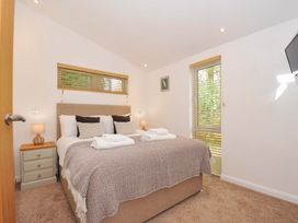 A bedroom with a bed and bedside tables at 3 Faraway Fields in Dobwalls