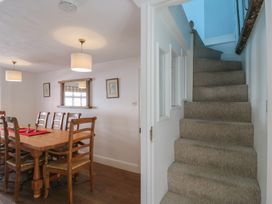 A dining room with a table and chairs at Beresford House in Woodbridge