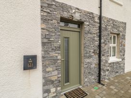 A front entrance with a door and stone wall at 2 Ard an Chuain Dunfanaghy