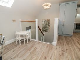 A landing with a table and chairs at 2 Ard an Chuain Dunfanaghy