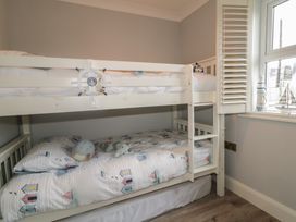 A bunk bed with blue and white bed linen and plush toys at 2 Ard an Chuain Dunfanaghy