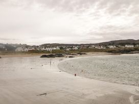 A beach with water and houses in the background at 2 Ard an Chuain Dunfanaghy