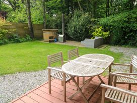 A garden with a table and chairs on a deck at The Lodge at Lamburn