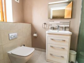 A bathroom with a sink and toilet at Hazeldene near Harvington