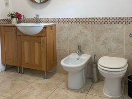 A bathroom with a sink, toilet, and bidet at Chantry Studio in Kingsbridge
