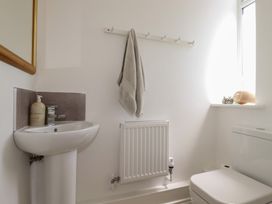 A bathroom with a sink and toilet at Cwtch Treth in Newquay