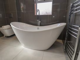 A bathroom with a bathtub and a toilet at 30 Prospect Hill in Whitby