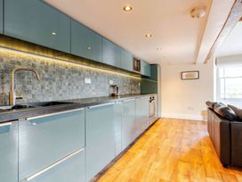 A kitchen featuring cabinets, sink, and appliances at Sedbergh Penthouse - KingBed - Tv - Wifi Sedbergh