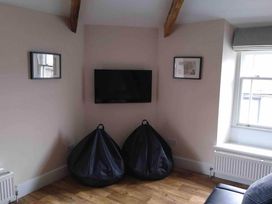 A living room with bean bags and a TV at Sedbergh Penthouse - KingBed - Tv - Wifi in Sedbergh
