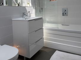 A bathroom featuring a sink, toilet, and bathtub at Lorrell in Salcombe