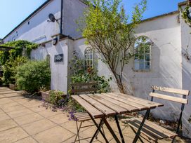 A garden with a table and chairs at Lorrell in Salcombe