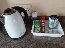 A kettle and tea coffee supplies at Taid's Retreat Silversands Cove beach lossiemouth