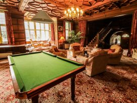 A living room with a pool table and sofas at Rochester Apartment in Orton