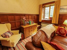 A living room with an armchair and chest of drawers at Rochester Apartment in Orton