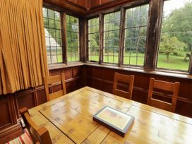 A dining room with a wooden table and chairs at Rochester Apartment in Orton