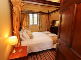 A bedroom with a bed and lamp at Rochester Apartment in Orton
