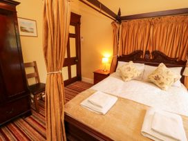 A bedroom with a bed and wardrobe at Rochester Apartment in Orton
