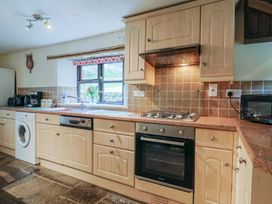 A kitchen with appliances and fixtures at Cider House in Hawkchurch