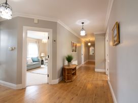A hallway with a console table and chandelier at An Grianan Getaway in Burt