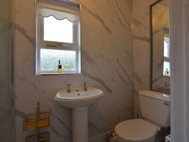 A bathroom featuring a sink and toilet at An Grianan Getaway in Burt