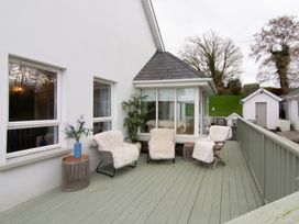 An outdoor area featuring chairs and a plant at An Grianan Getaway in Burt