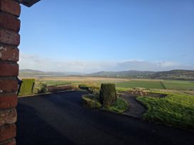 A view from a property showing a pathway, grass, and a picnic table at An Grianan Getaway in Burt