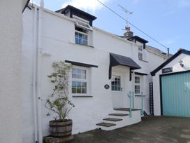 A cottage exterior with a front door and windows at Mays Cottage Wadebridge