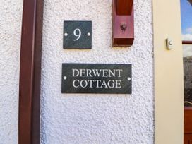 A house sign with number 9 and name Derwent Cottage in Cockermouth
