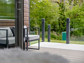 An outdoor seating area with chairs and a table at Prion 1.0 Pet in Llandyrnog