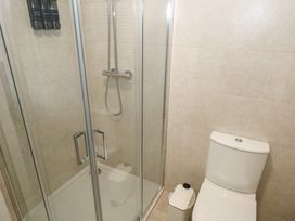 A shower and a toilet at Marie's Country Home, Ardee, County Louth