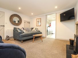 A living room with a sofa and coffee table at Ty Bryn in Marazion