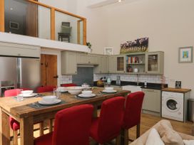 A kitchen with a dining table and chairs at Fieldstone Barn in North Tawton