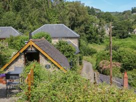 A view of buildings and pathway at The Mill Barn in Lustleigh